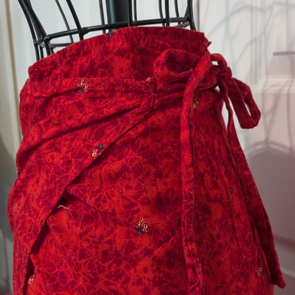 Bold Red Wrap Skirt / Sarong - Picture 3 of 4